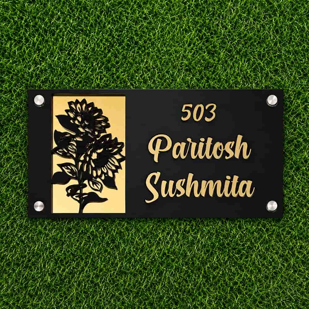 Elegant Personalized Black & Gold Name Sign